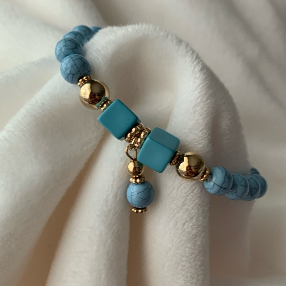 Turquoise Beaded Bracelet with Gold Accents - Picture 3 of 6